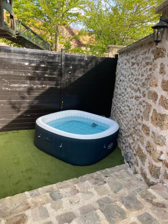 Studio Duplex Avec Spa Et Cour Privee Bonnelles Eksteriør billede