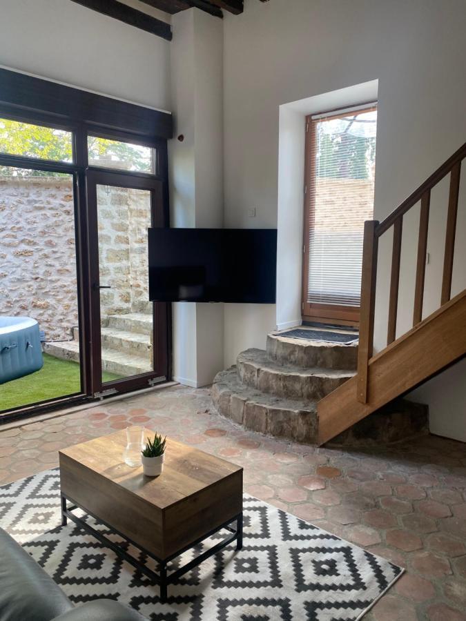 Studio Duplex Avec Spa Et Cour Privee Bonnelles Eksteriør billede