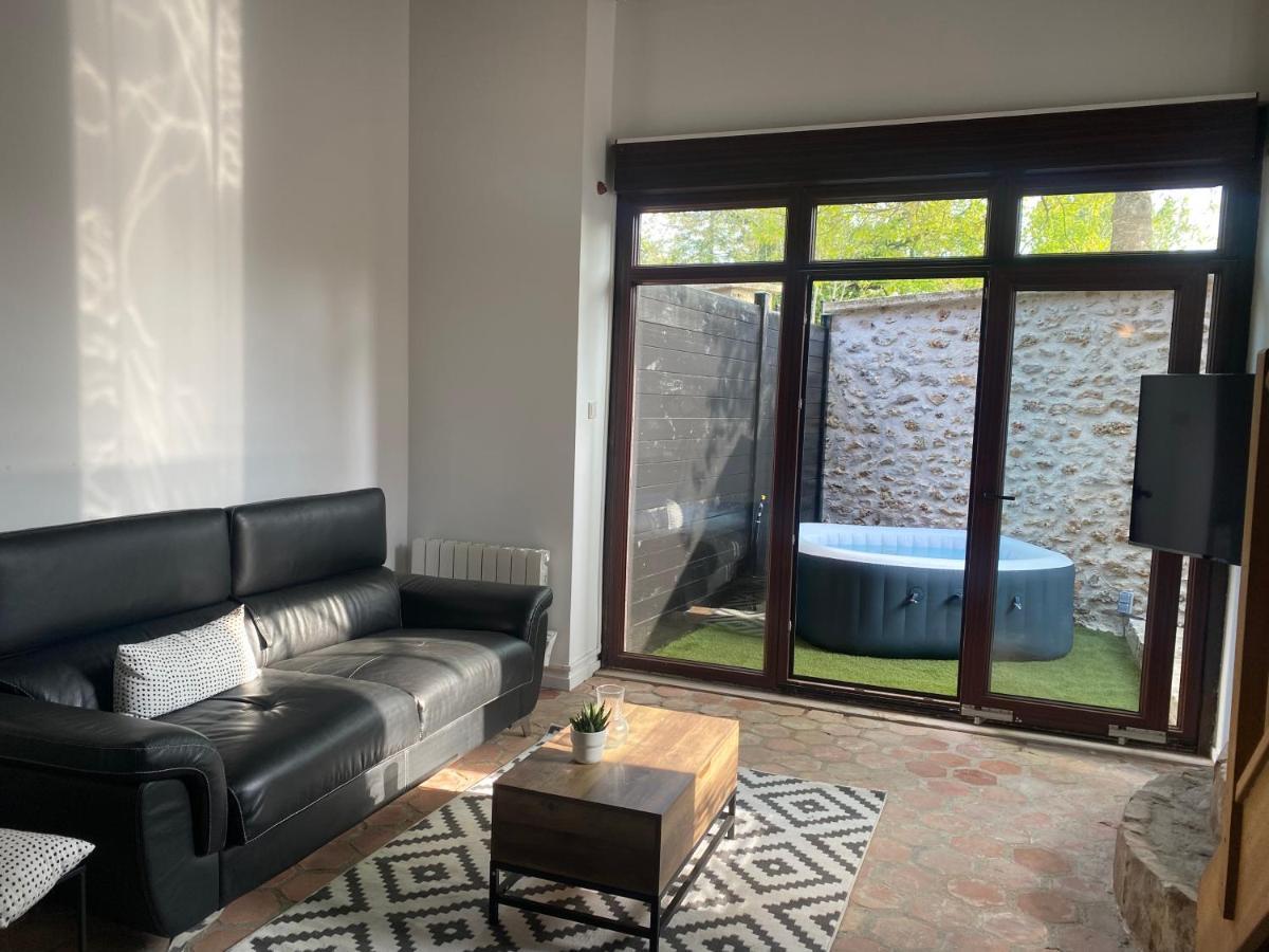 Studio Duplex Avec Spa Et Cour Privee Bonnelles Eksteriør billede